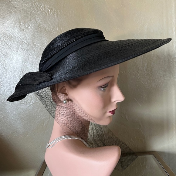 SUMPTUOUS 1940s' BLACK STRAW WIDE BRIM HAT WITH VEILING - Picture 8 of 13